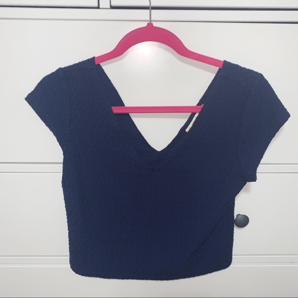 textured v neck - Picture 2 of 3